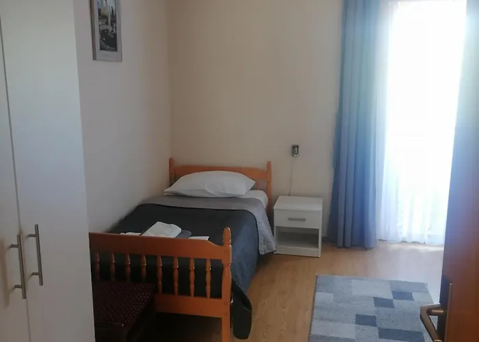 Alojamento de Acomodação e Pequeno-almoço Jelena 2*