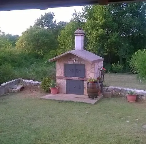 Alojamento de Acomodação e Pequeno-almoço Jelena 2*