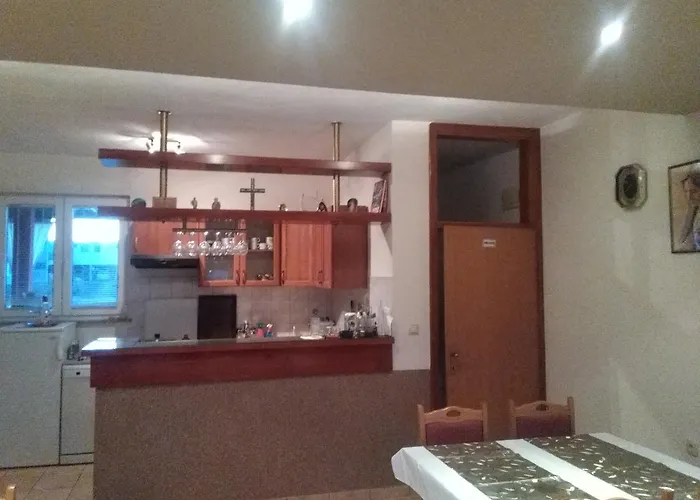 Jelena Alojamento de Acomodação e Pequeno-almoço 2*