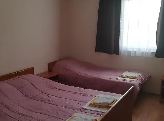 Alojamento de Acomodação e Pequeno-almoço Jelena 2*